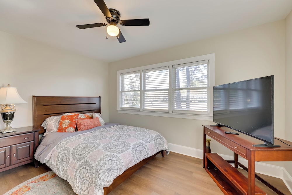 < 2 Mi to Ecu: Cozy Greenville Getaway w/ Porch!