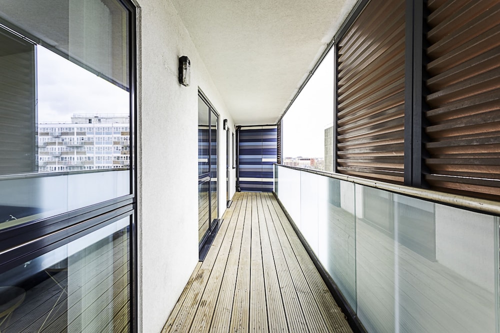 Trendy Queen's Park Apartment With Views Across London