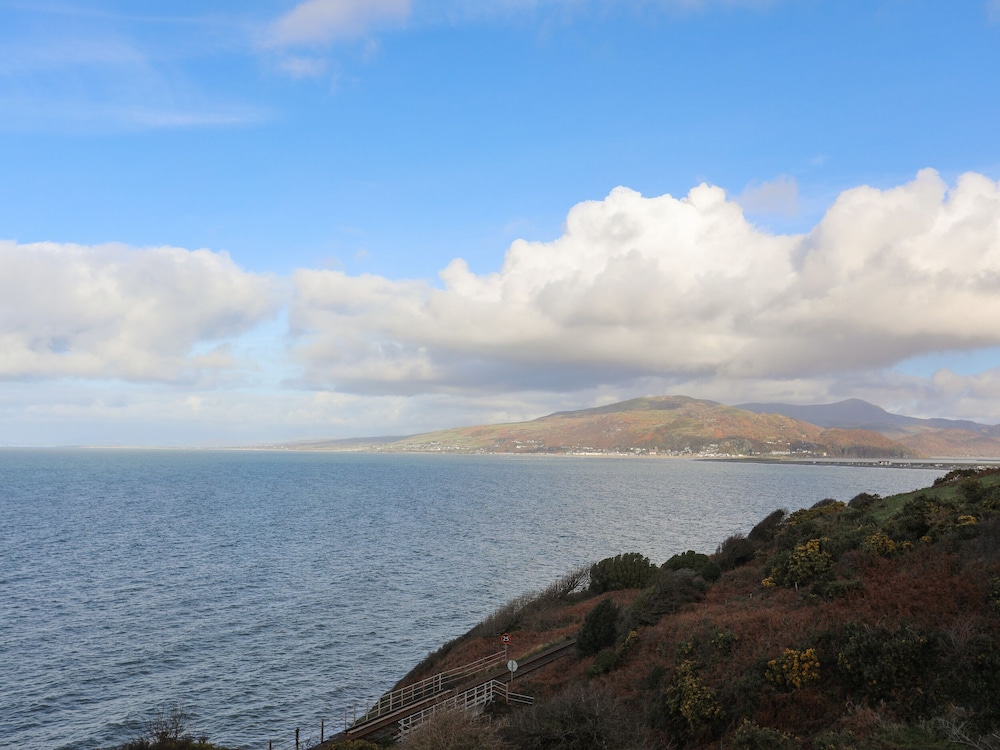 Bryn Y Mor