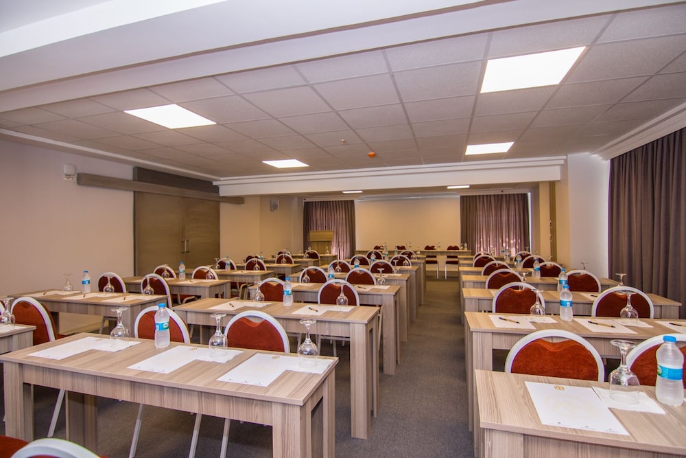 An Grand Otel - Image 7