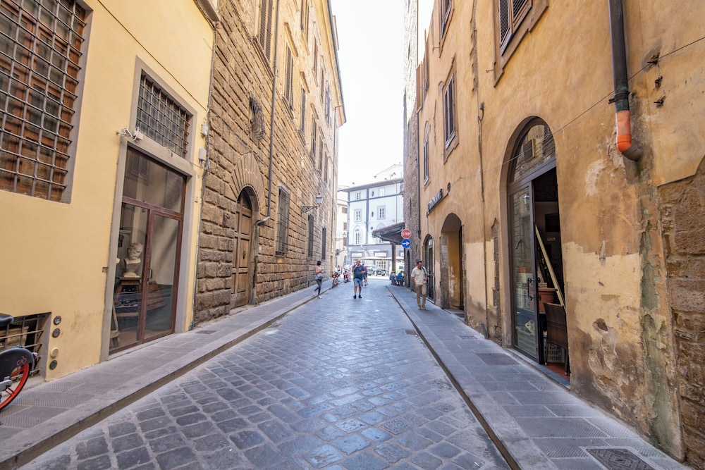 Mamo Florence - Borgo Santa Croce Apartment