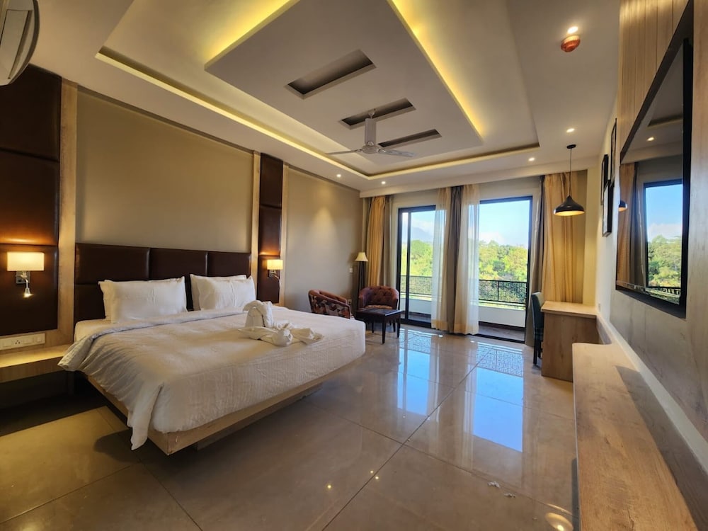 Goroomgo Portola Hotel By Parkside Dharamshala view 2