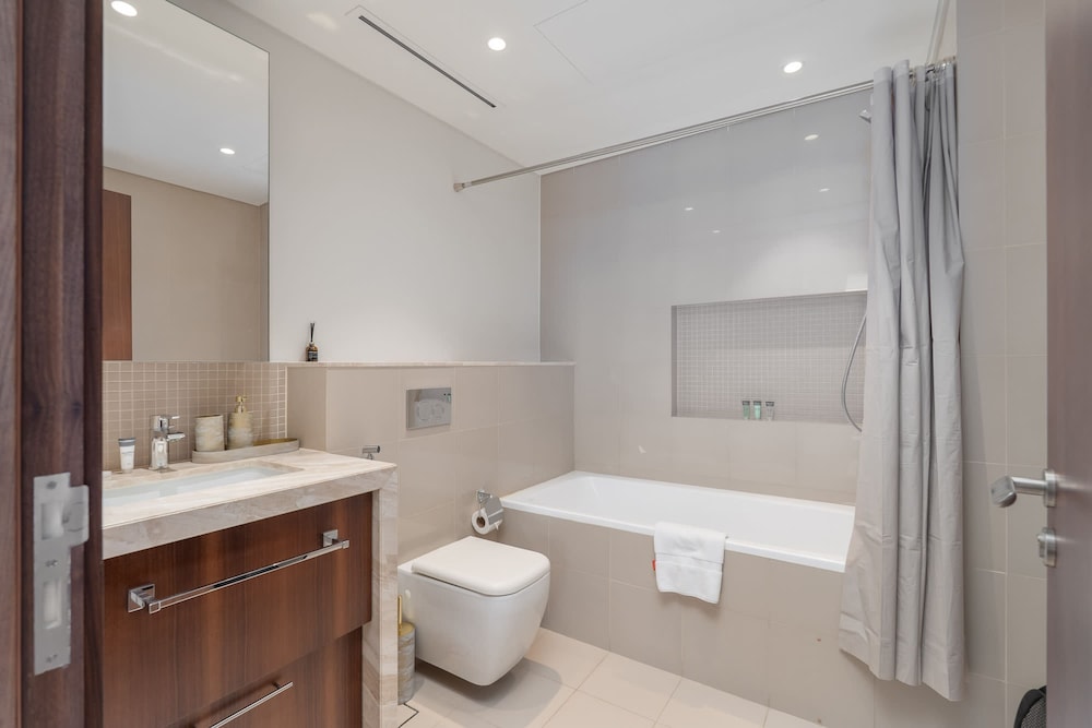 Gorgeous 1 Bedroom in Boulevard Point With City Views