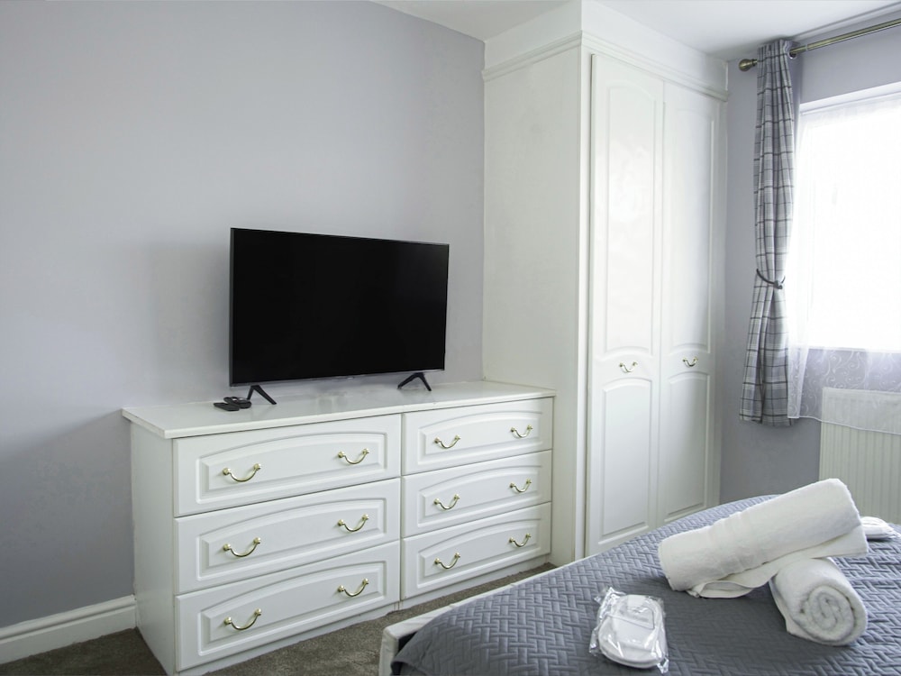 Cozy Riverside Retreat in Snodland