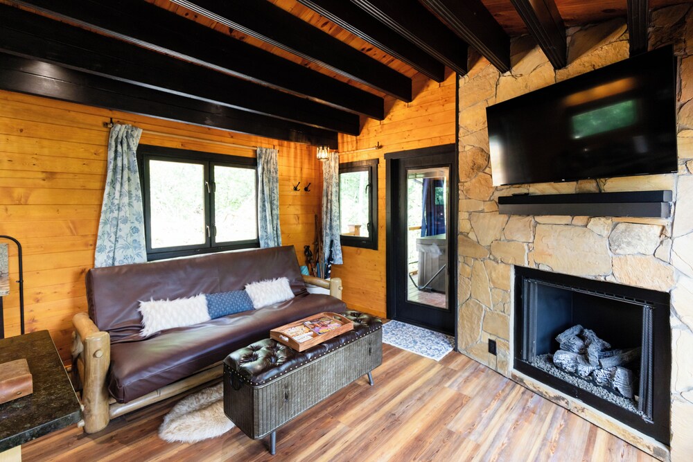 Meraki Escape -  Log Cabins w/Hot Tubs + Pet Friendly view 4