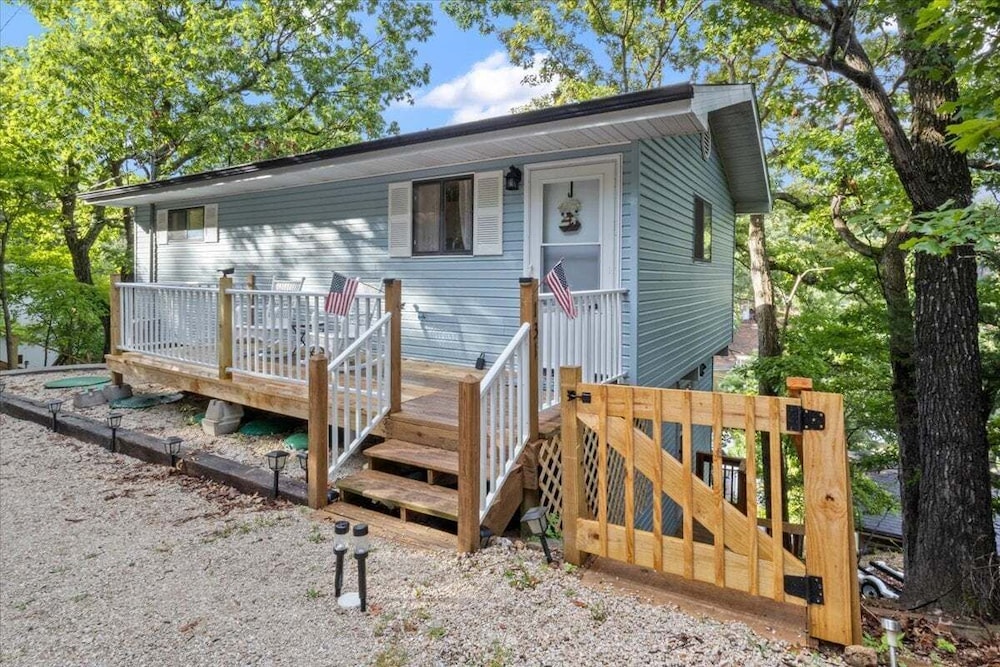Lakefront Home, Private Dock + Kayaks,arcade Games, Pet Friendly