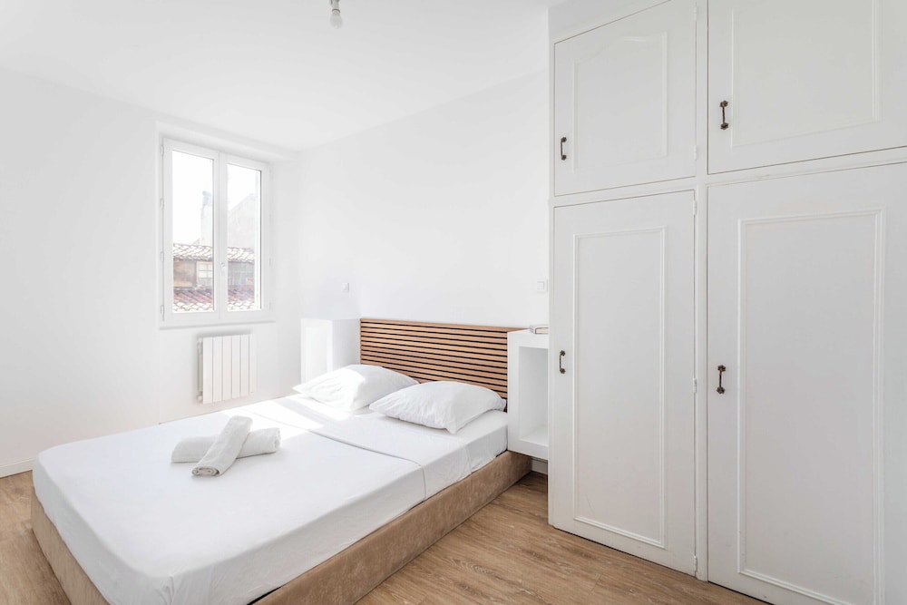 Charming 1 Bed/4floor Apartment Marseille Notre Dame Du Mont view 4