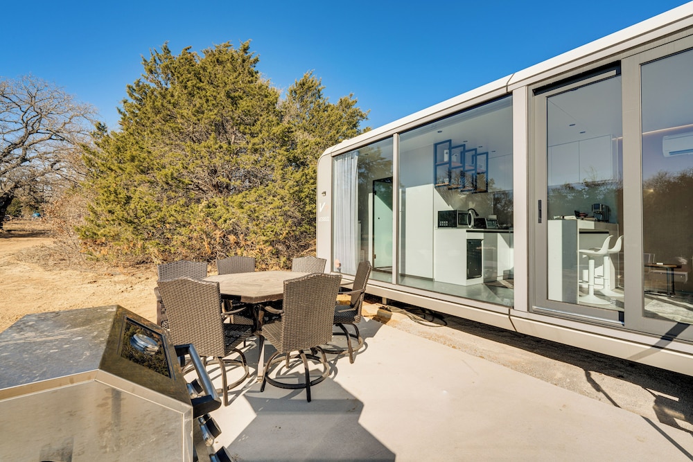 8 Mi to Lake Access: Futuristic Capsule Hideaway!