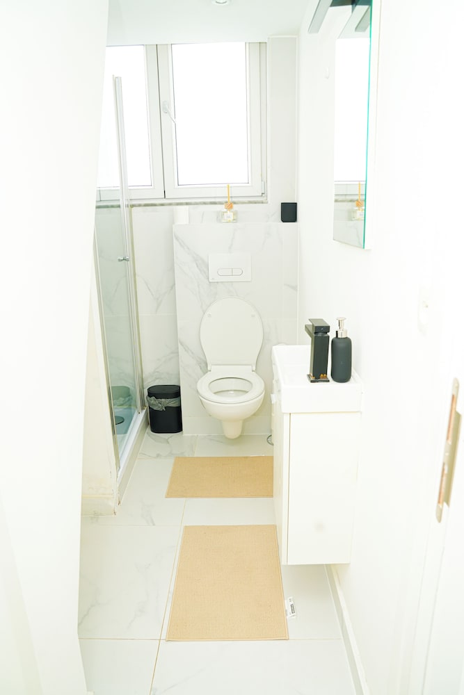 Cozy 1BR With Living Room Near City