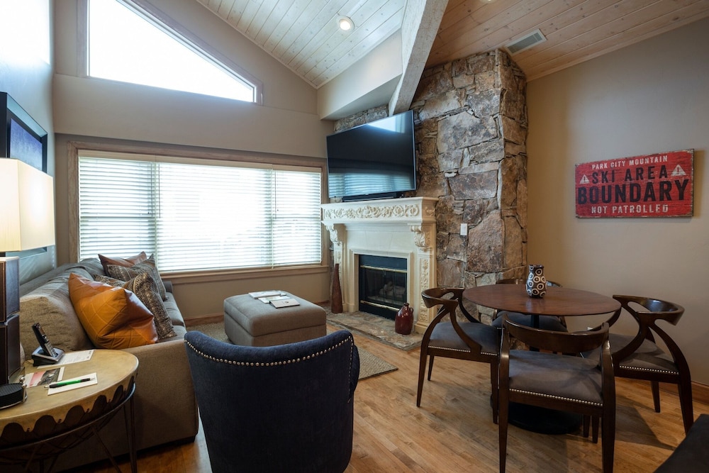 Royal Plaza at Deer Valley Resort - One Bedroom Condo #404 1 Condo