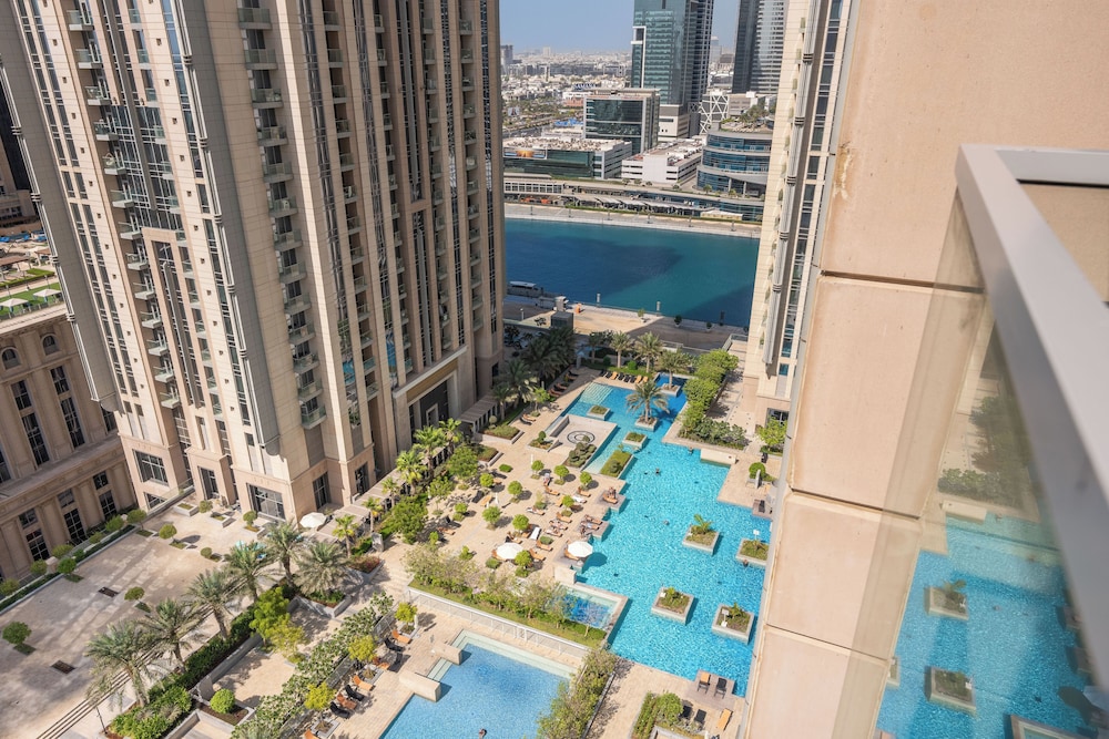 Luxury Leisure Massive Pool Oasis