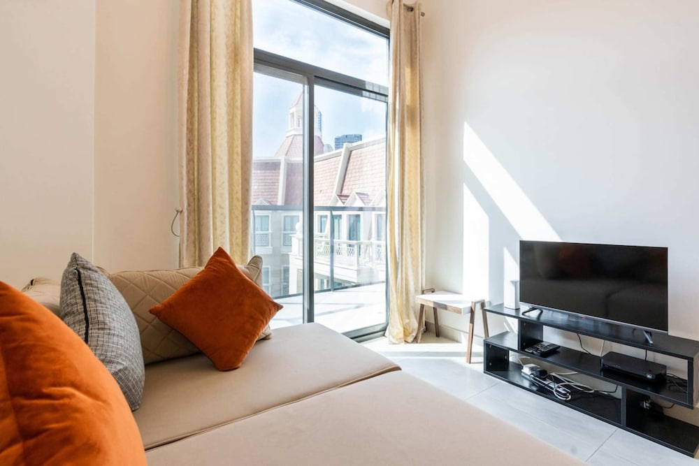 Bright & Spacious 1BD Flat With Balconydubai JVC