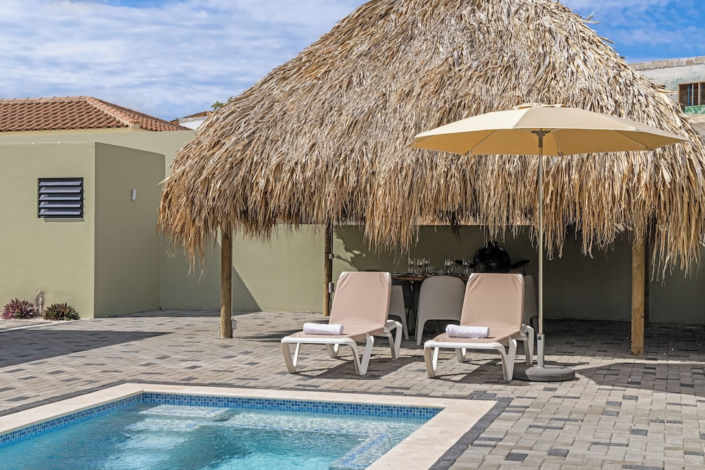 Infinity Blue villa with private pool at Mambo Beach