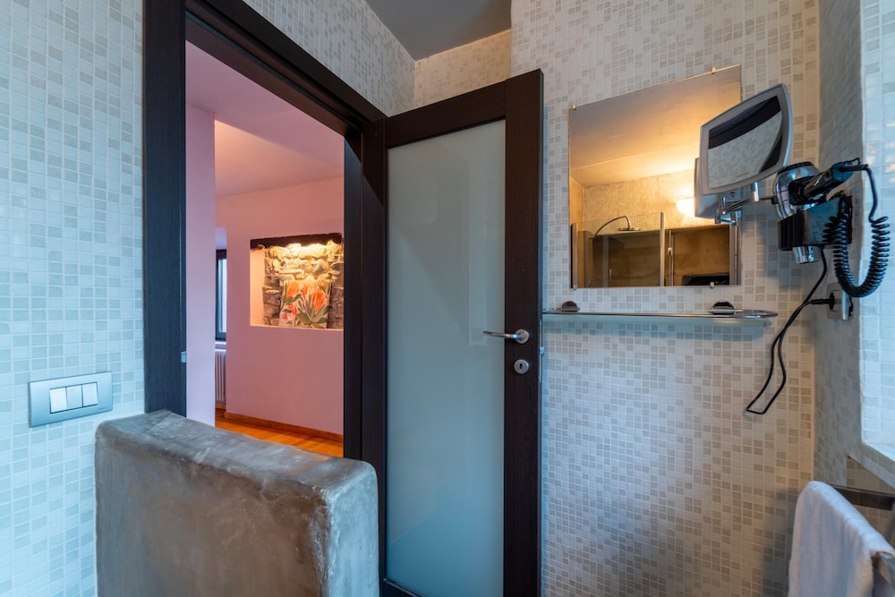 Petra Apartment in Civenna by Wonderful Italy