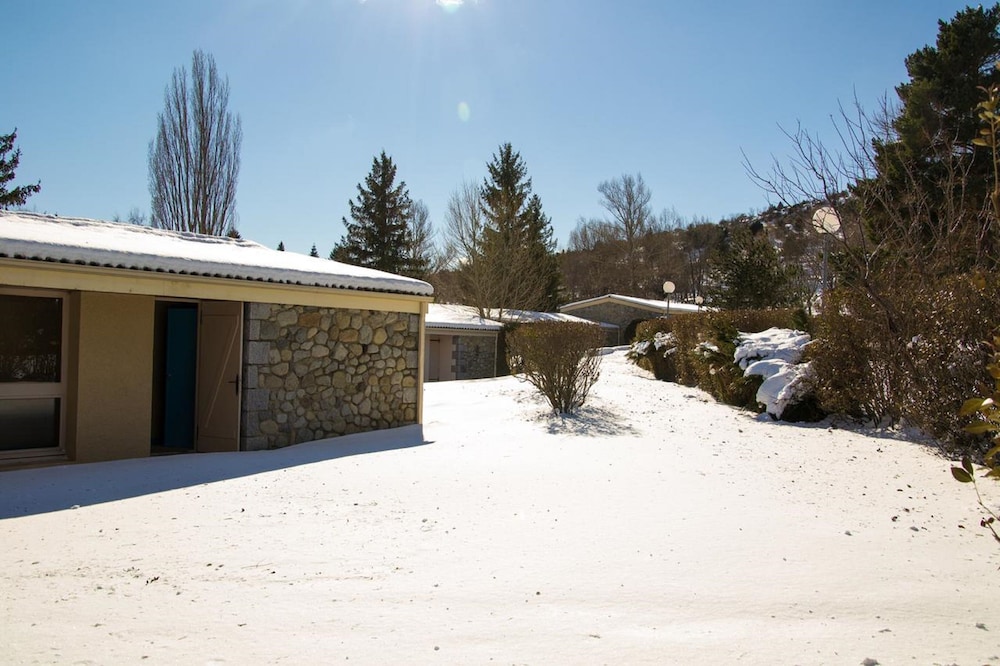 Village Club Yravals