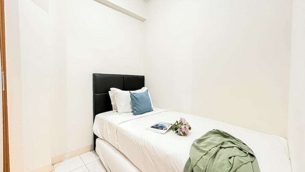 Minimalist 2Br Apartment At Podomoro Golf View