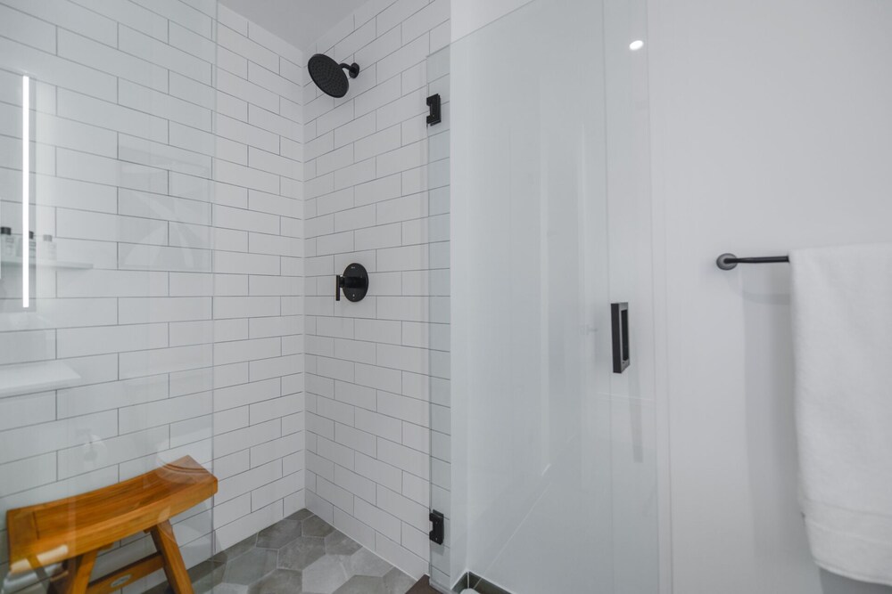 Stylish Studio with City View in Bayside