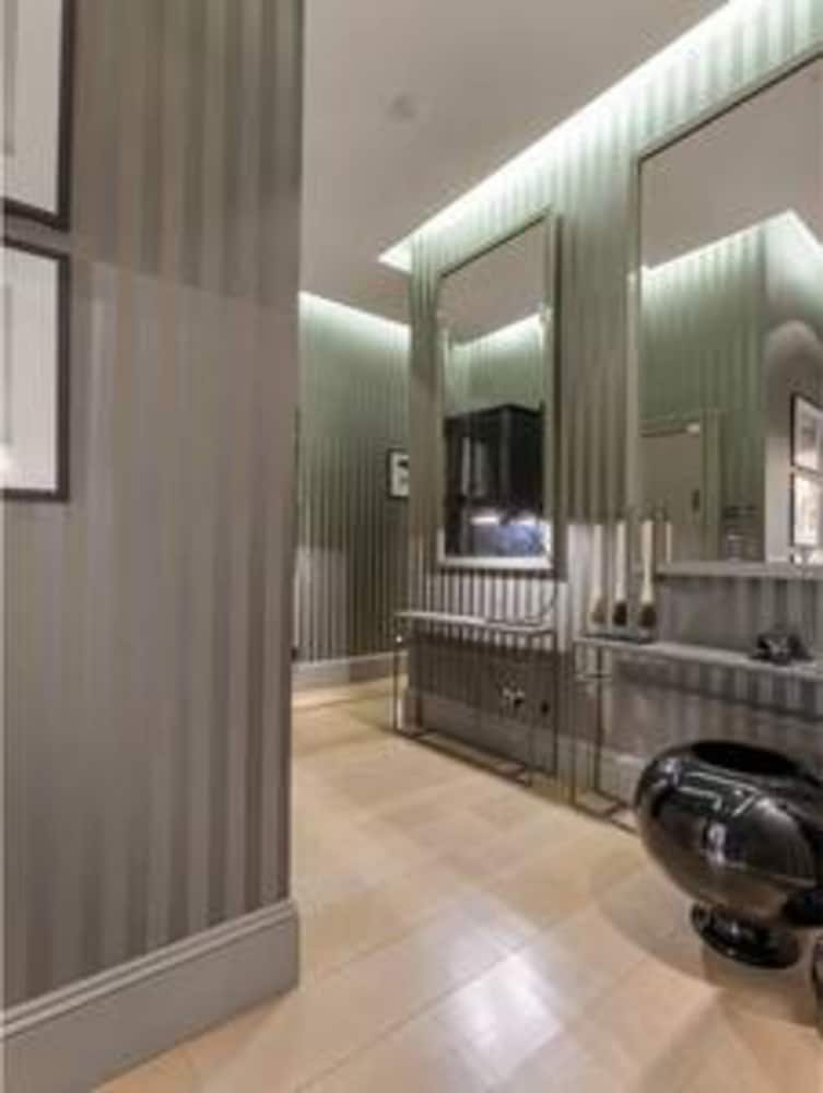 3-bdr Magnificent Harrods Knightsbridge Apartment