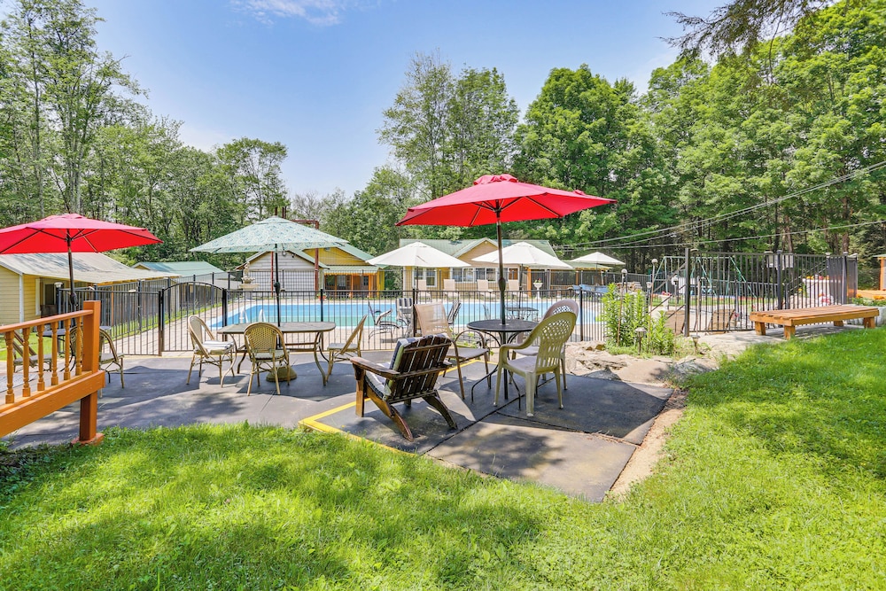 Communal Pool & Playground: Mongaup Valley Cabin!