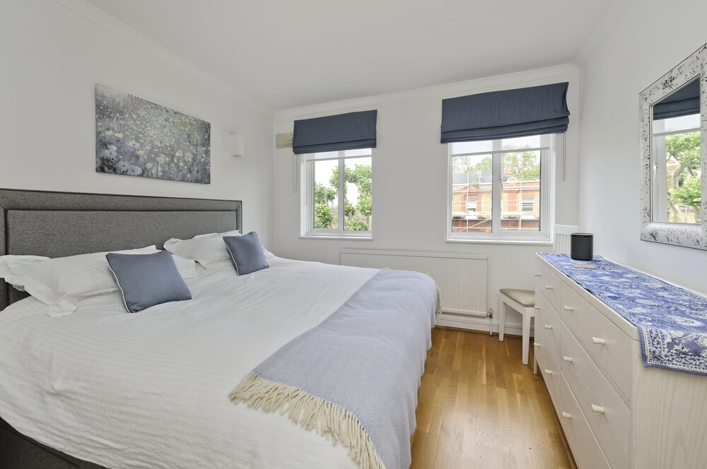 Elegant 2 bed Flat Earls Court