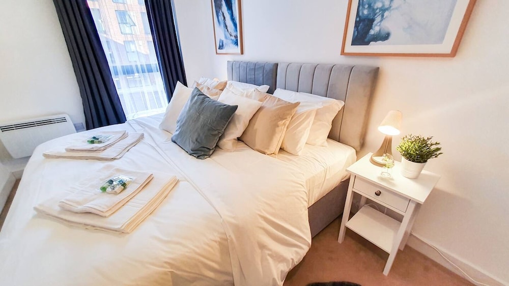 Lovely Flat in Kiln Close With Free Parking