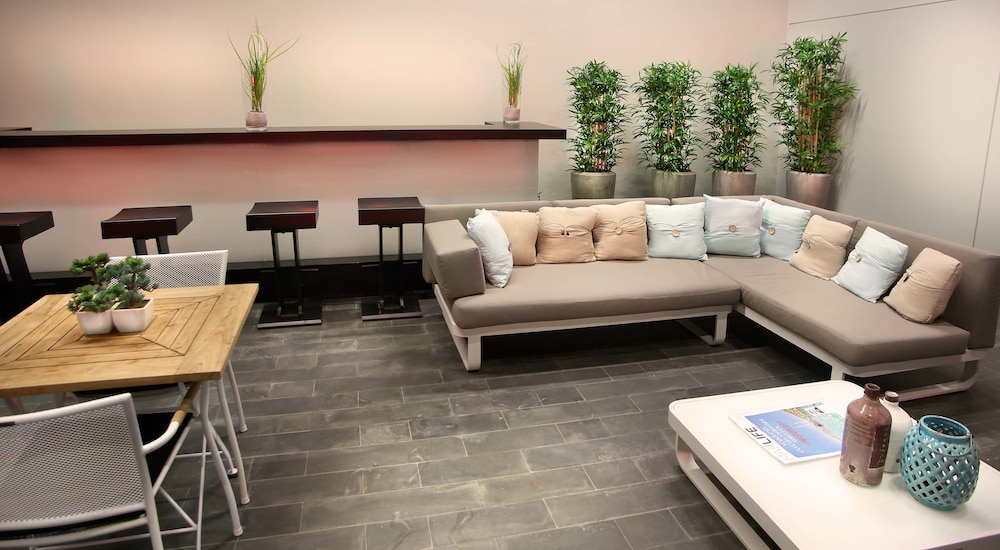 G Suites Airport