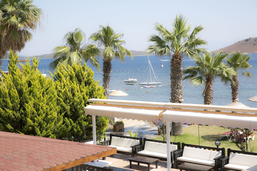 Bodrum Sea Side Beach Club Otel - Image 32