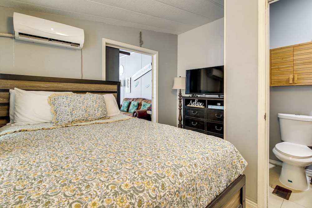 4 Mi to Beach: Home w/ Pool & Golf in Port Isabel!