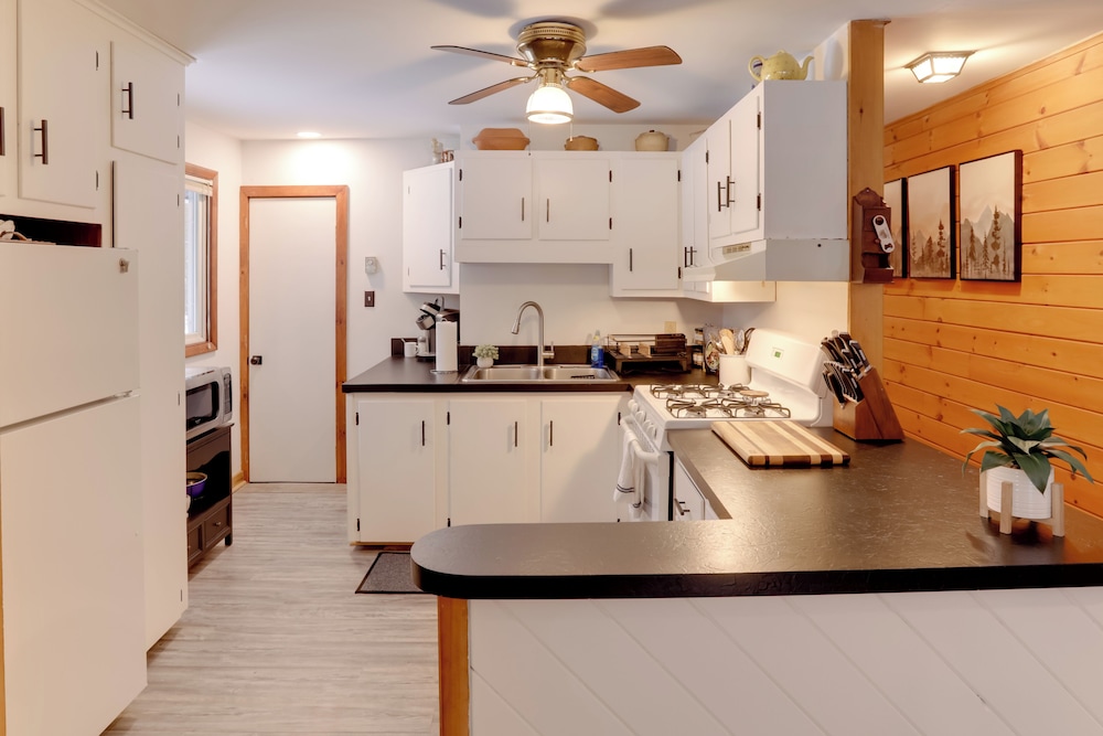 Riverfront Cabin w/ Hot Tub in Schroon Lake!