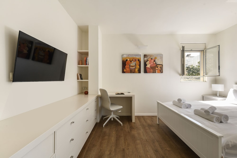 Stunning 2BR Apartment in Beeri view 4