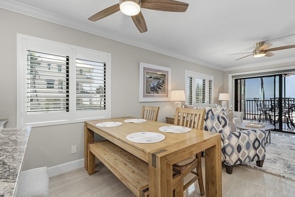 Seaside 101: Oceanview 2br/2ba Condo With Pool, Steps To Beach 2 Bedroom Condo