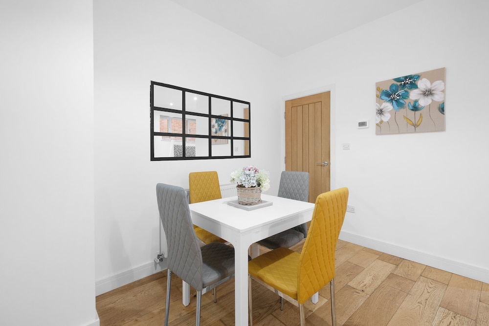Eastons 1 Bedroom Apt. with Sofa Bed