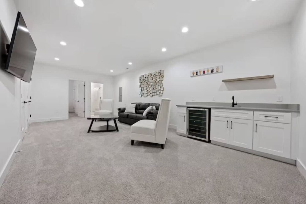 Jungle House Premier Residences – Downtown Columbus & Short North