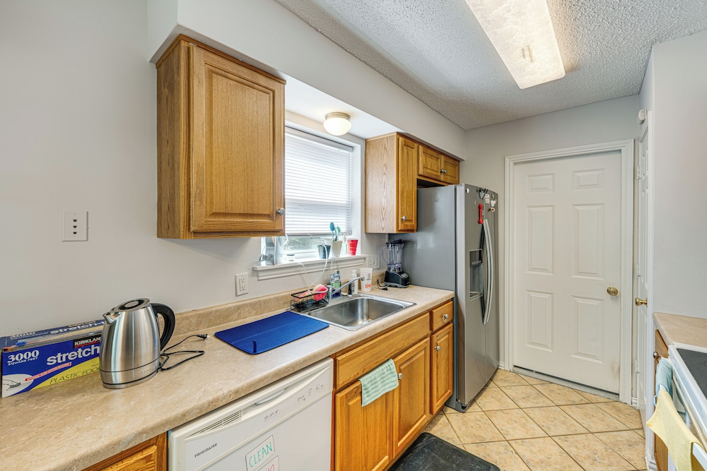 1 Mi to Denton Square: Family Home w/ Fenced Yard!