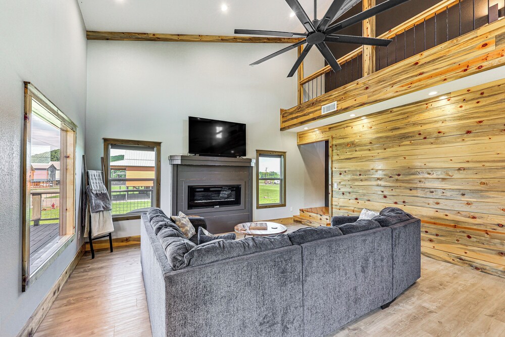 Family Tradition Glenwood Cabin w/ River Access!