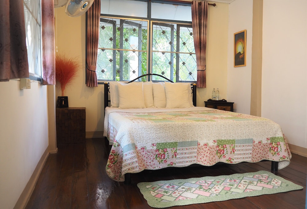 Stay With Me Guesthouse