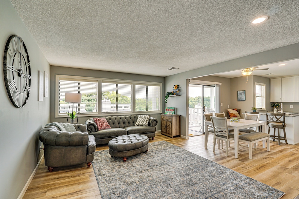 Pool Access & Lake Views: Osage Beach Family Gem