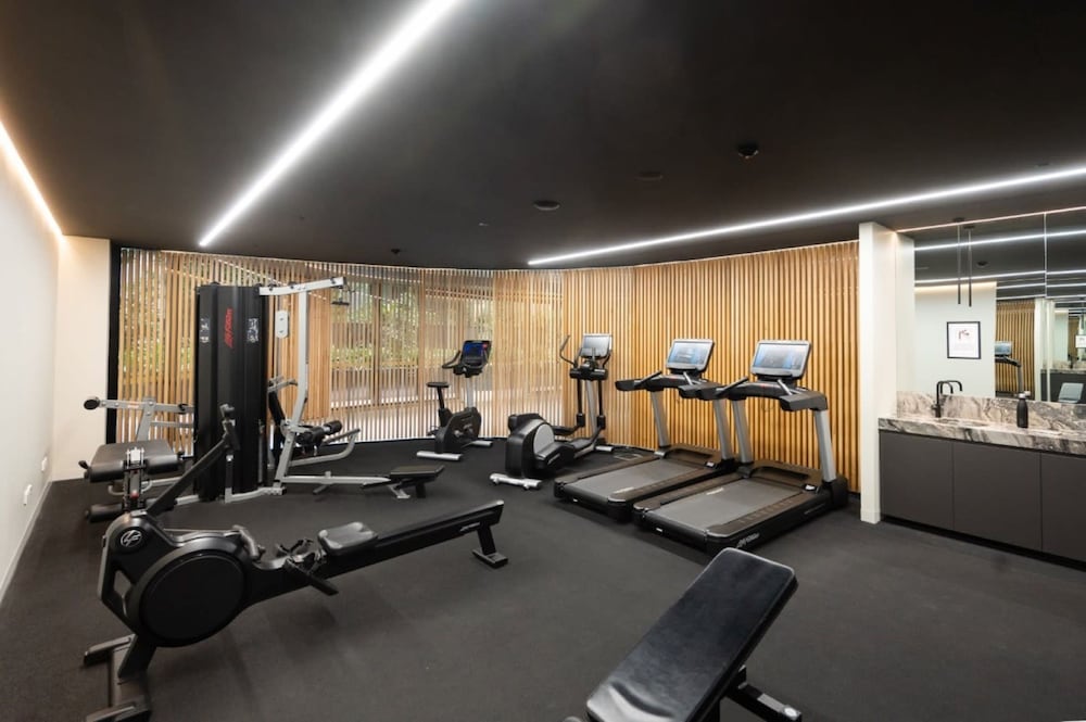 Luxury Melbourne With Albert Park Views - Image 3