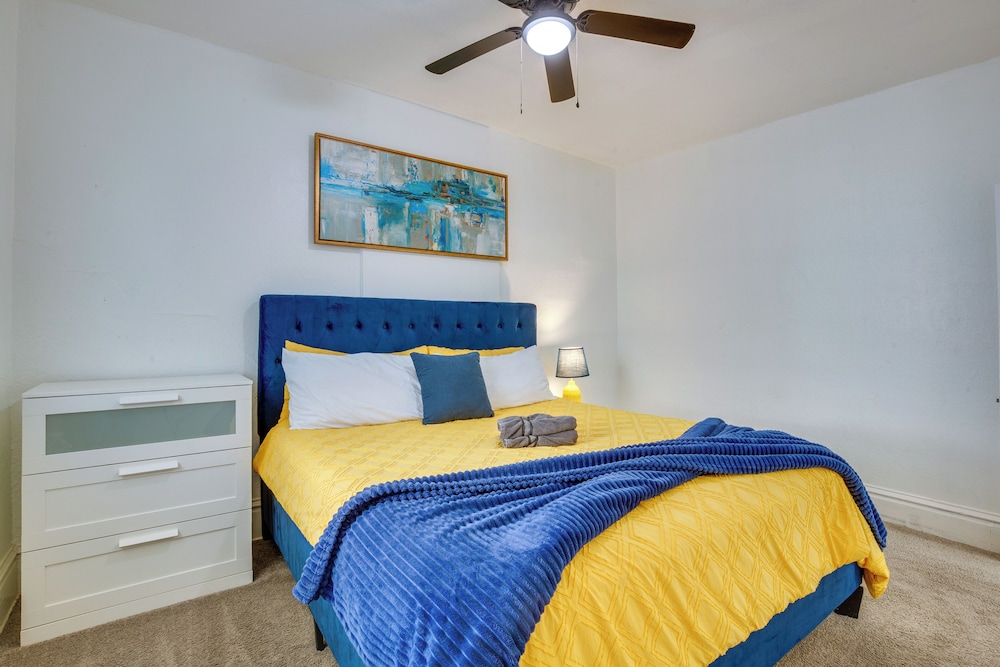 Modern 2BR Kansas City Condo Near Downtown