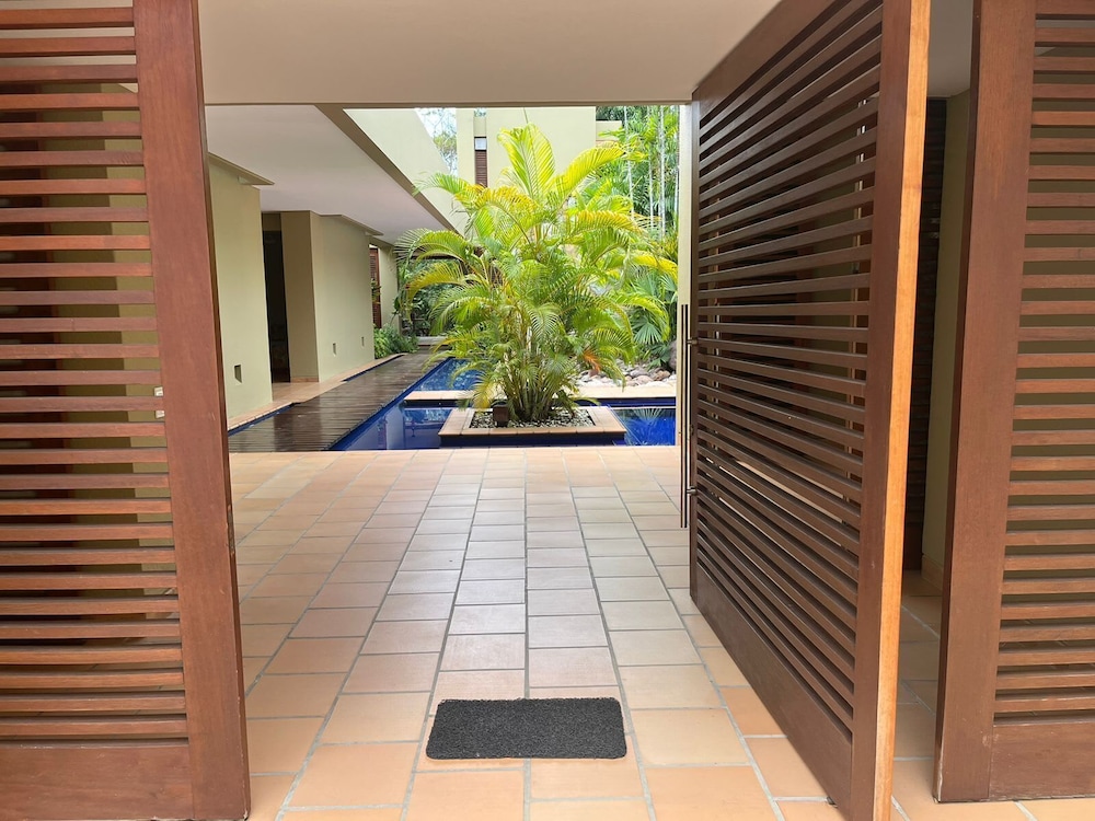 w Astonishing 5BR House w Pool in Anapoima