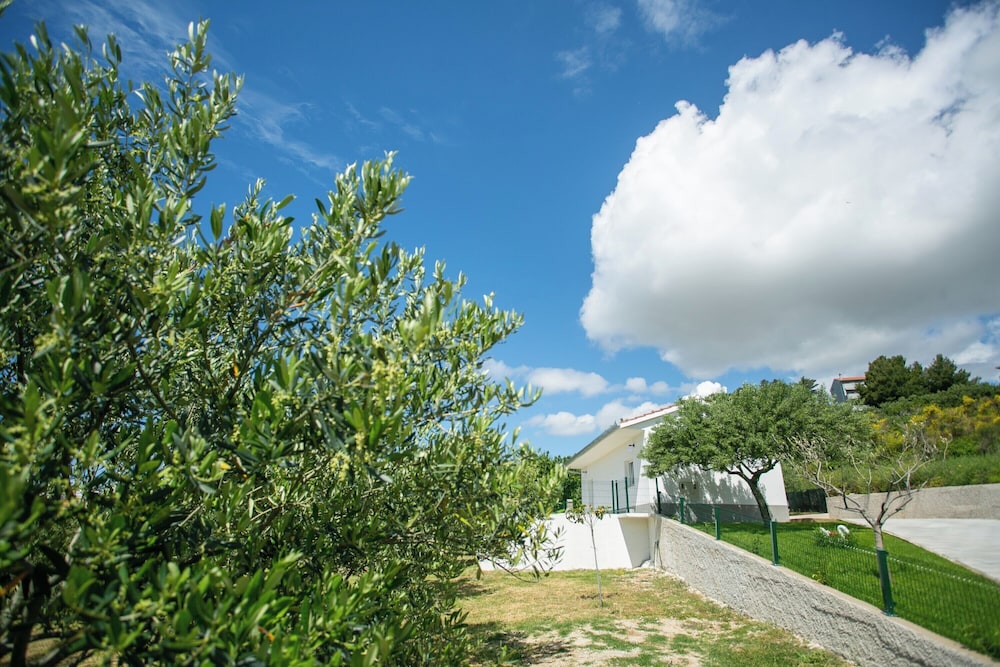 Modern House W.large Garden & Children Playground view 4
