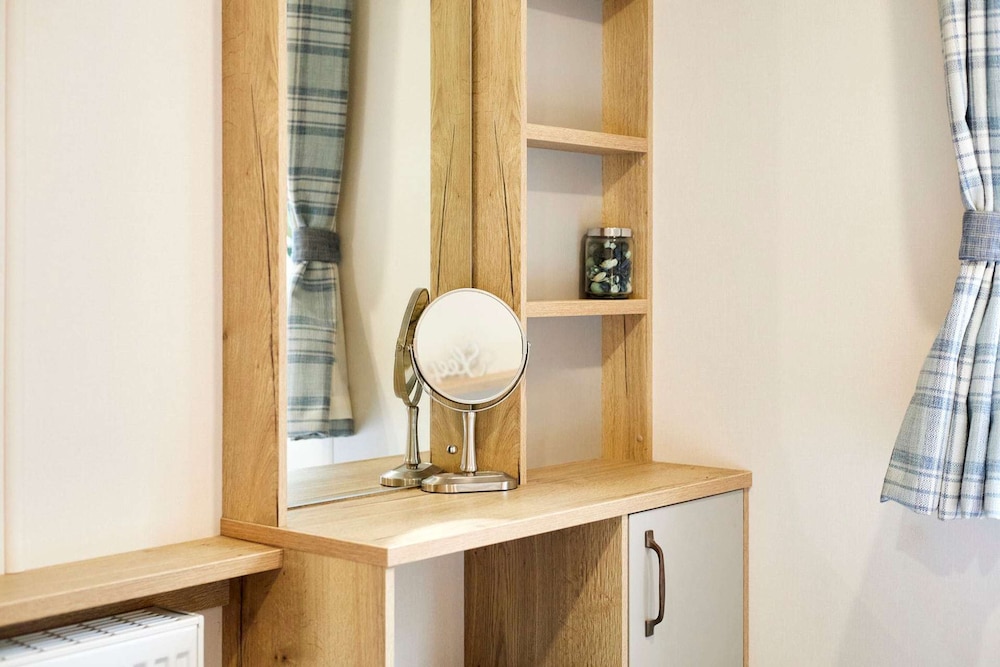 Host Stay Squirrel Lodge