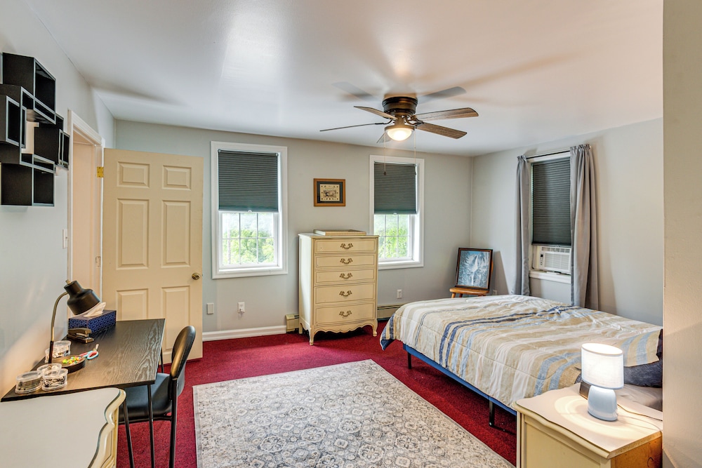 Honey Bee Farm On-site: Susquehanna Valley Apt!