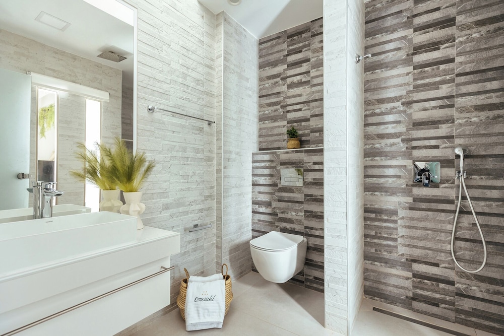 Emerald Villas & Suites