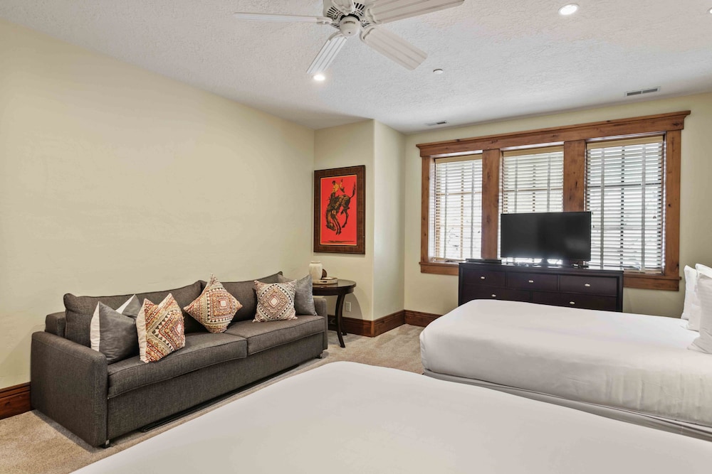 6565 Lookout Drive - Four Bedroom with Spa 4 Condo