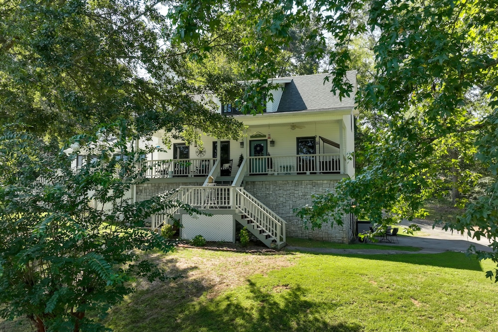 Waterfront Home Near Wilson Lake w/ Covered Porch! view 3