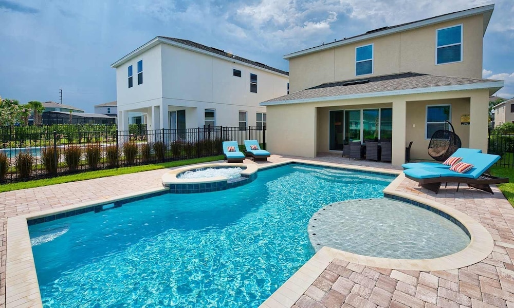 7412 MA - Stylish Home Near Parks
