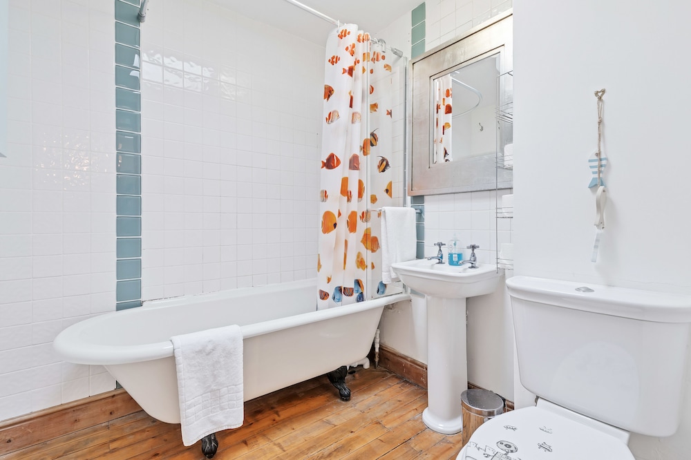Pebble Mews House | By My Getaways | Parking for one small car