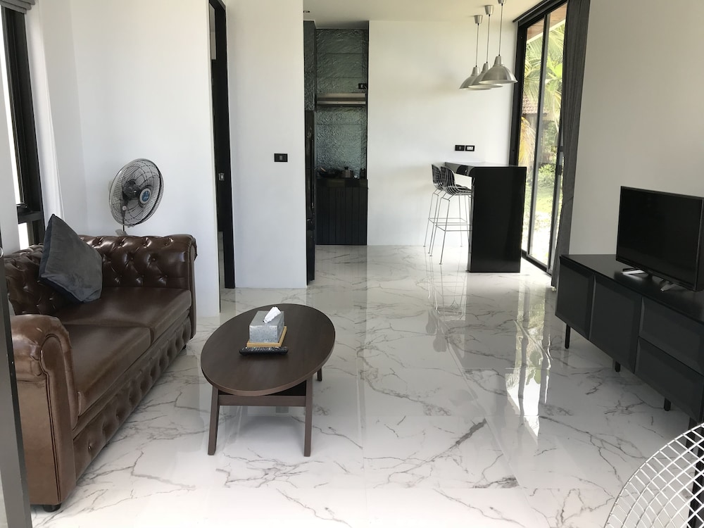 Lennon Maison