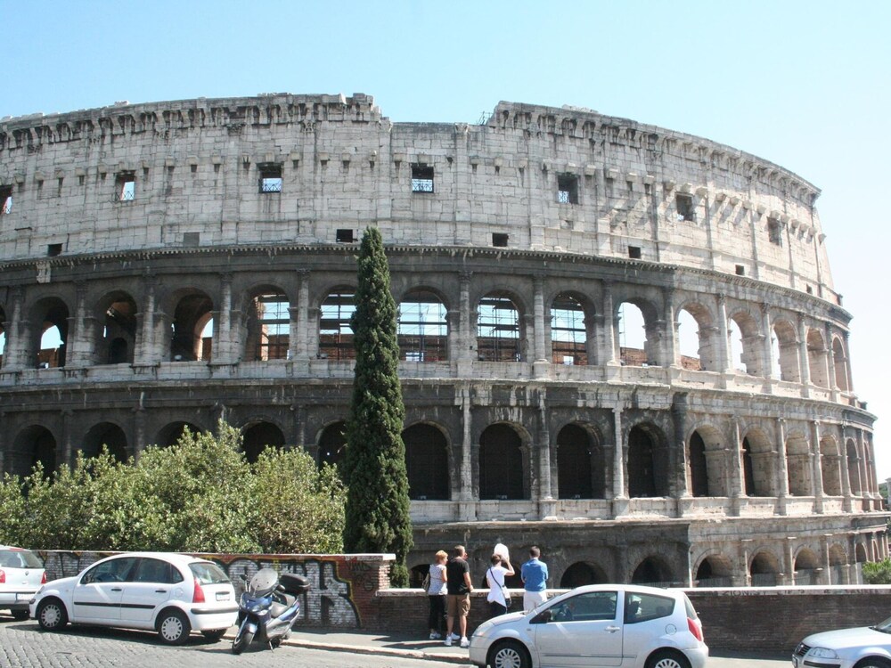 Snug Apartment in Roma near San Giovanni Train Station